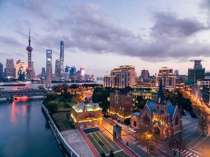 青春足迹，上海繁华都市的青春篇章