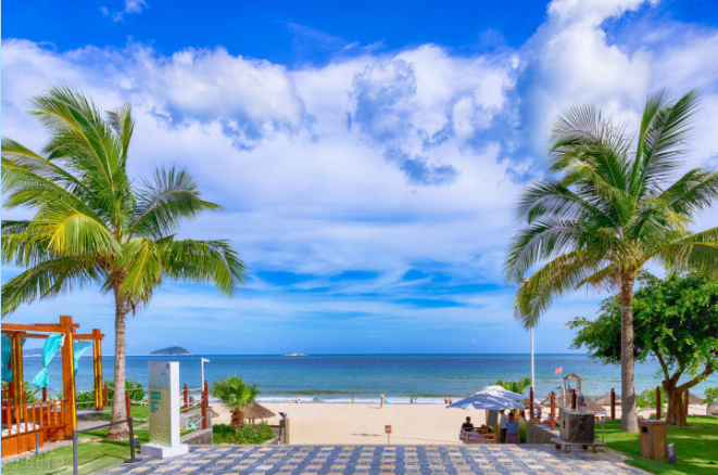 碧海蓝天,海南——热带天堂与绿色发展新引擎